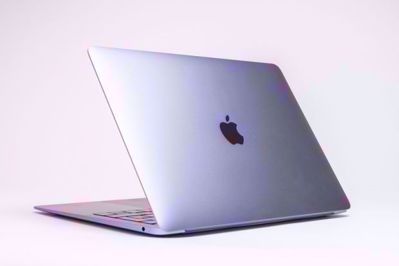 Picture of MacBook Pro i3